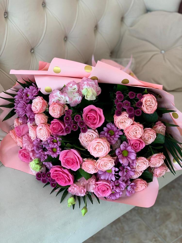 Букет цветов из: Хризантемы, Розы и Лизиантусы в Новоузенске