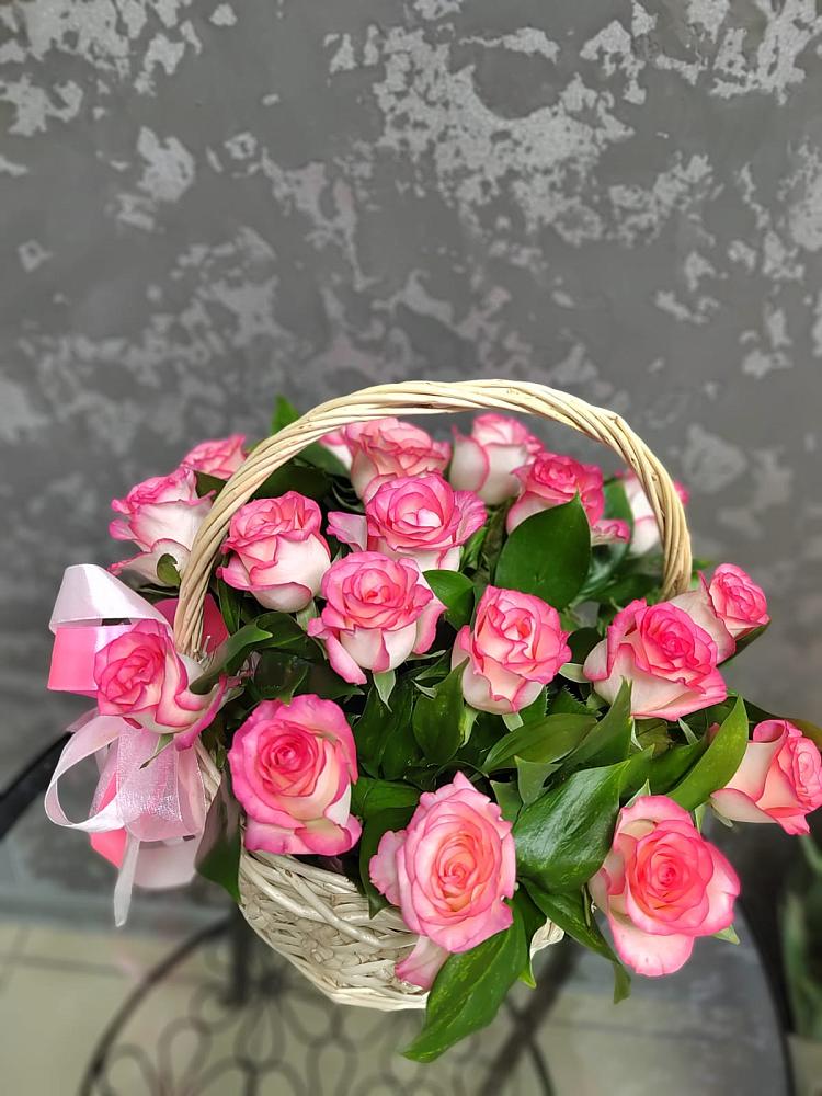 Цветочная композиция из Розы в корзине в Новоузенске