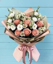 Букет цветов из:  Розы, Альстромерии и Лизиантусы в Новоузенске