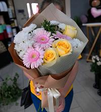 Букет цветов из:  Герберы, Розы и Хризантемы в Новоузенске