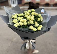Букет Белые кустовые розы Солинеро в Новоузенске