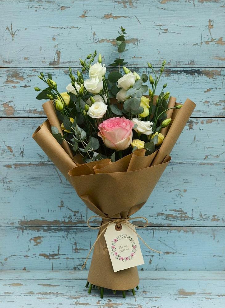 Букет цветов из: Розы и Лизиантусы в Новоузенске