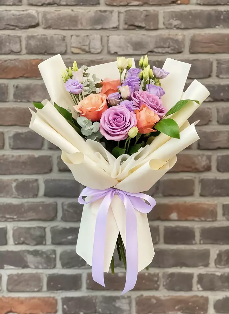 Букет цветов из: Лизиантусы и Розы в Новоузенске