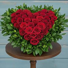 Цветочная композиция из Розы в виде сердца в Новоузенске