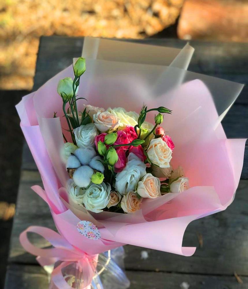 Букет цветов из: Розы и Лизиантусы в Новоузенске