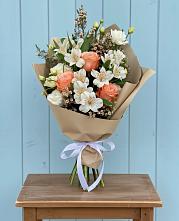 Букет цветов из:  Альстромерии, Лизиантусы, Розы и Хризантемы в Новоузенске