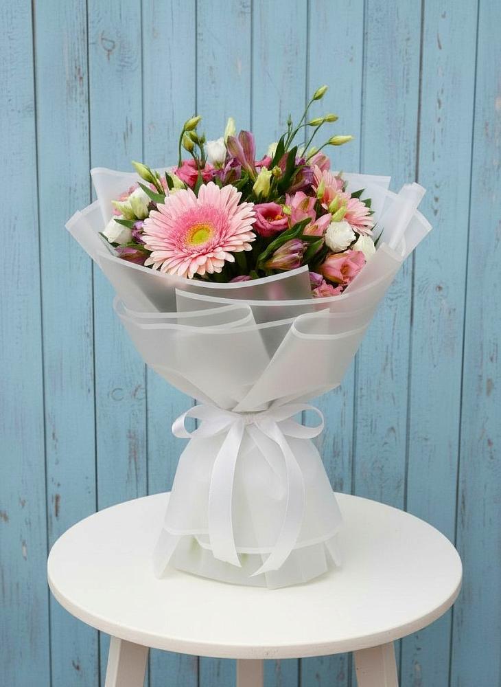 Букет цветов из: Герберы, Альстромерии и Лизиантусы в Новоузенске