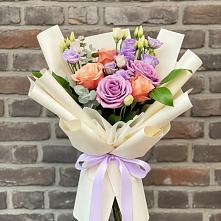 Букет цветов из:  Лизиантусы и Розы в Новоузенске