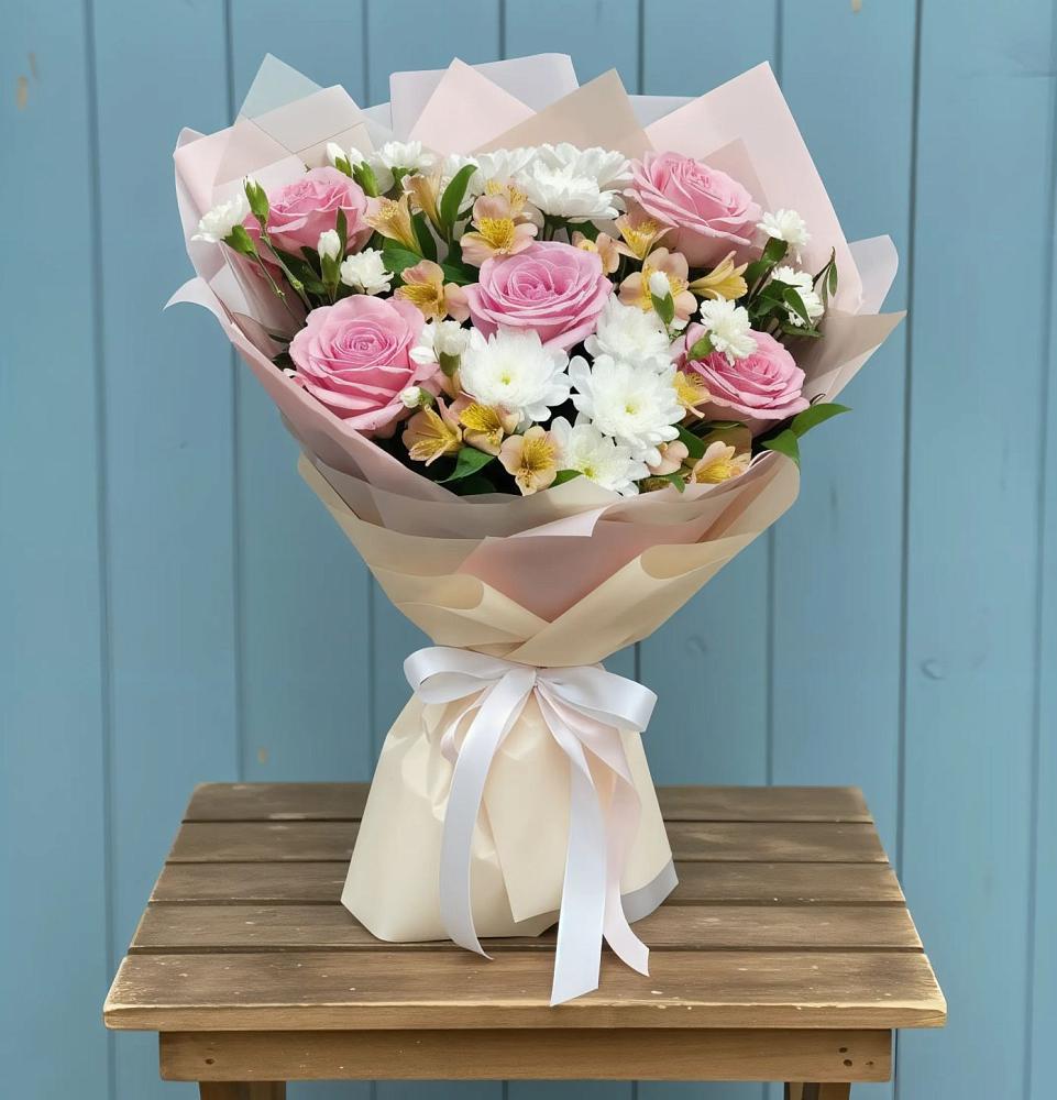 Букет цветов из: Гвоздики, Орхидеи и Розы в Новоузенске