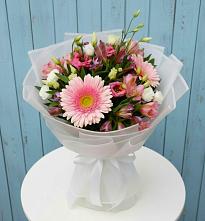 Букет цветов из:  Герберы, Альстромерии и Лизиантусы в Новоузенске