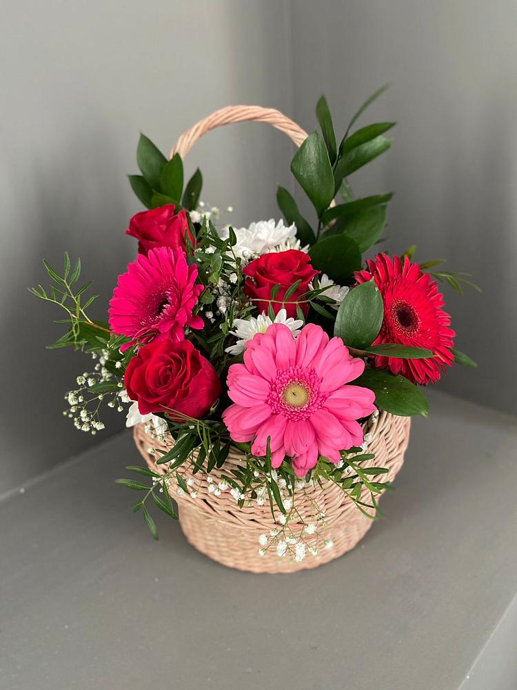 Цветочная композиция из Розы, Хризантемы и Герберы в корзине в Новоузенске