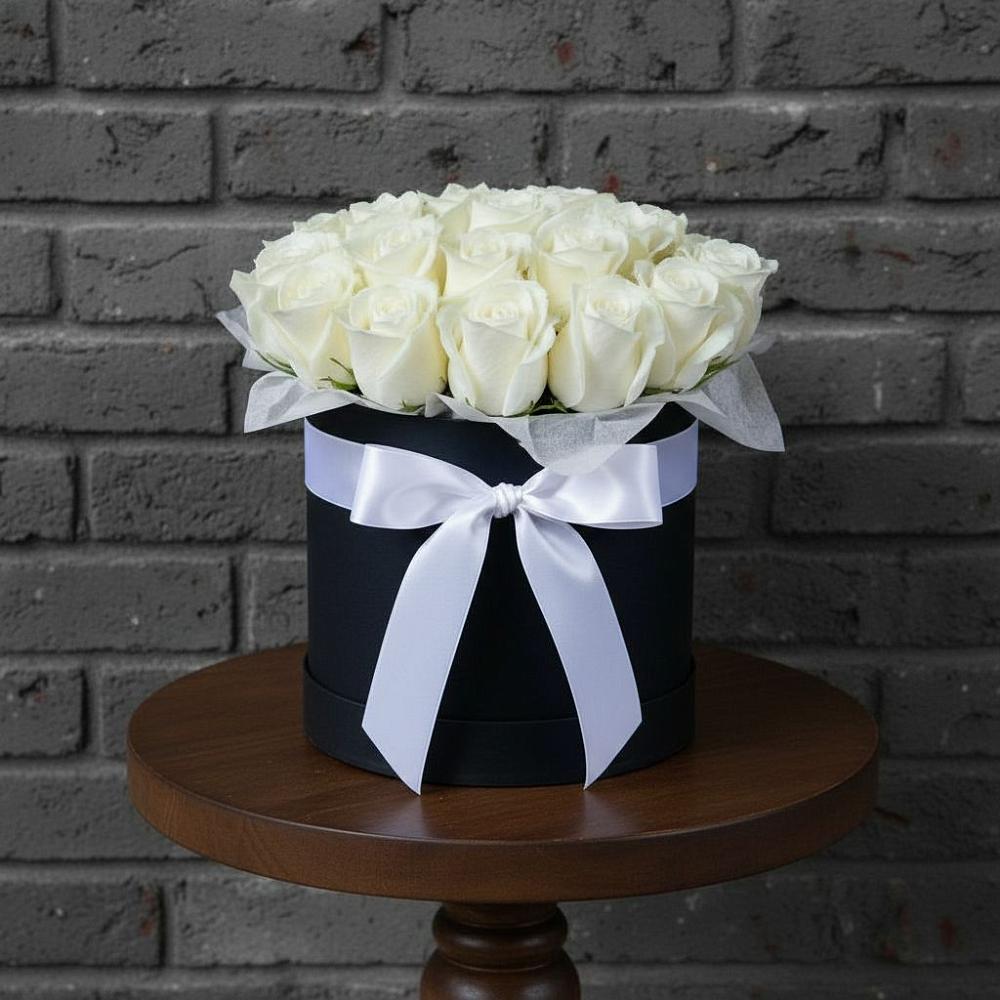 Цветочная композиция из Розы в шляпной коробке в Новоузенске