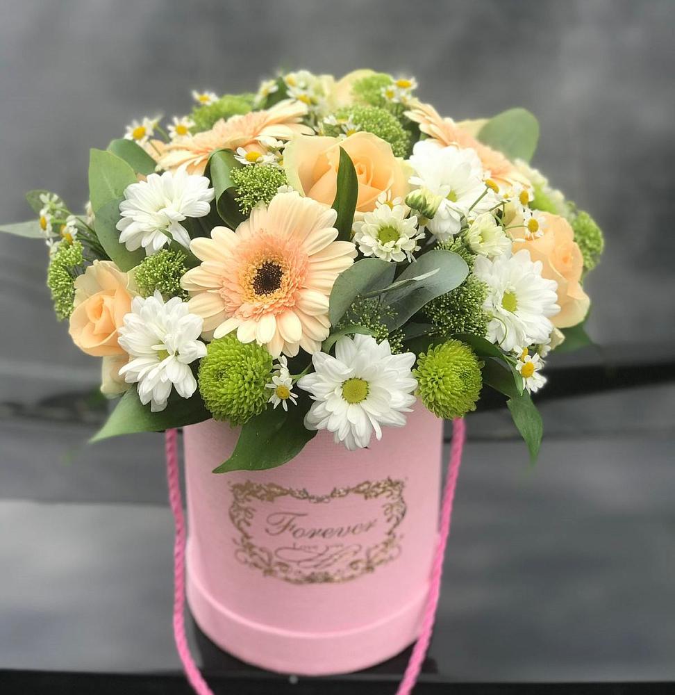 Цветочная композиция из Розы, Герберы и Хризантемы в шляпной коробке в Новоузенске