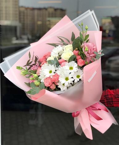 Букет цветов из: Розы, Лизиантусы и Хризантемы в Новоузенске