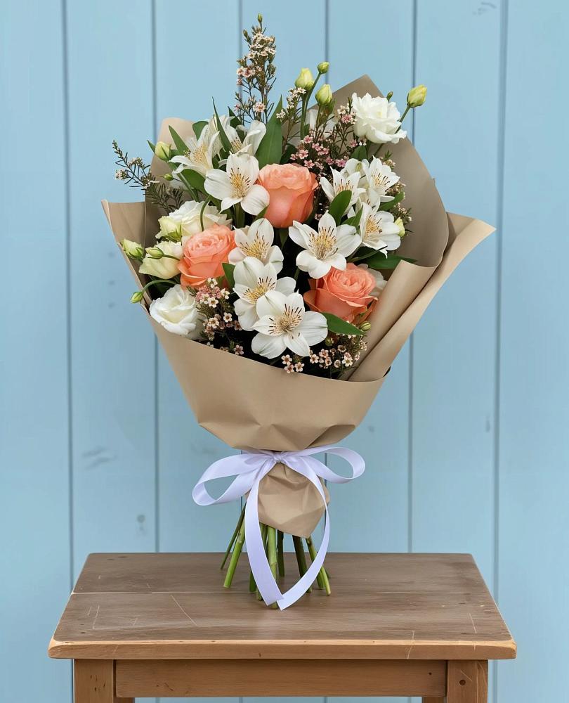 Букет цветов из: Альстромерии, Лизиантусы, Розы и Хризантемы в Новоузенске