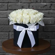 Цветочная композиция из Розы в шляпной коробке в Новоузенске