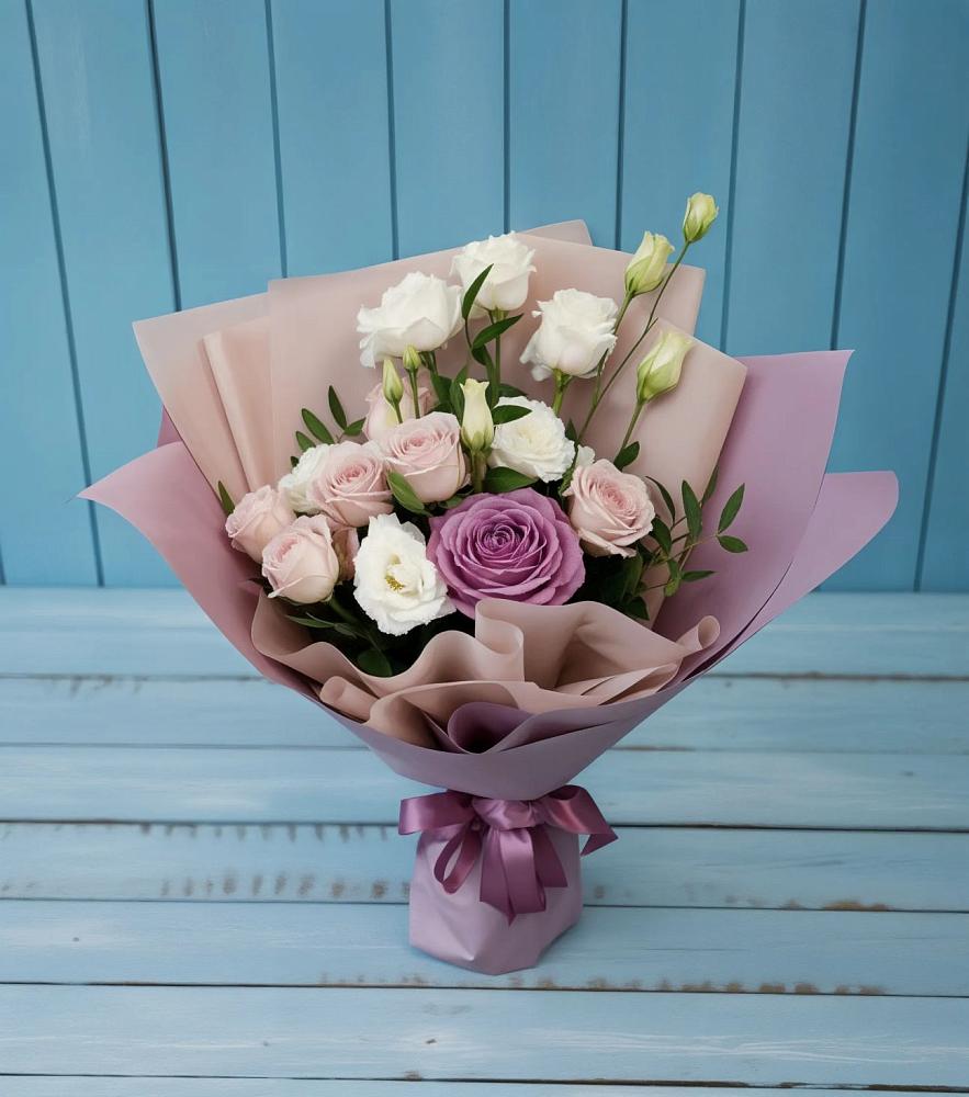 Букет цветов из: Розы и Лизиантусы в Новоузенске